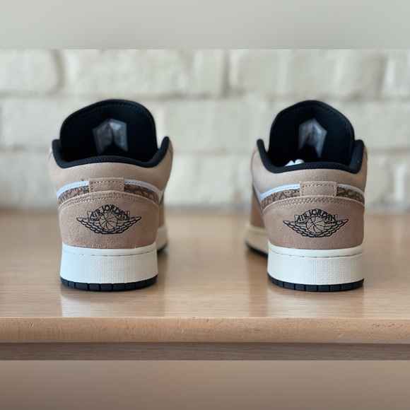 Nike Air Jordan 1 Low SE GS Brown Elephant White Tan DZ5368-201 Size 7Y / 8.5W - Picture 8 of 10